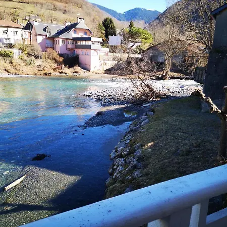 Jolie Maison En Bord De Neste *